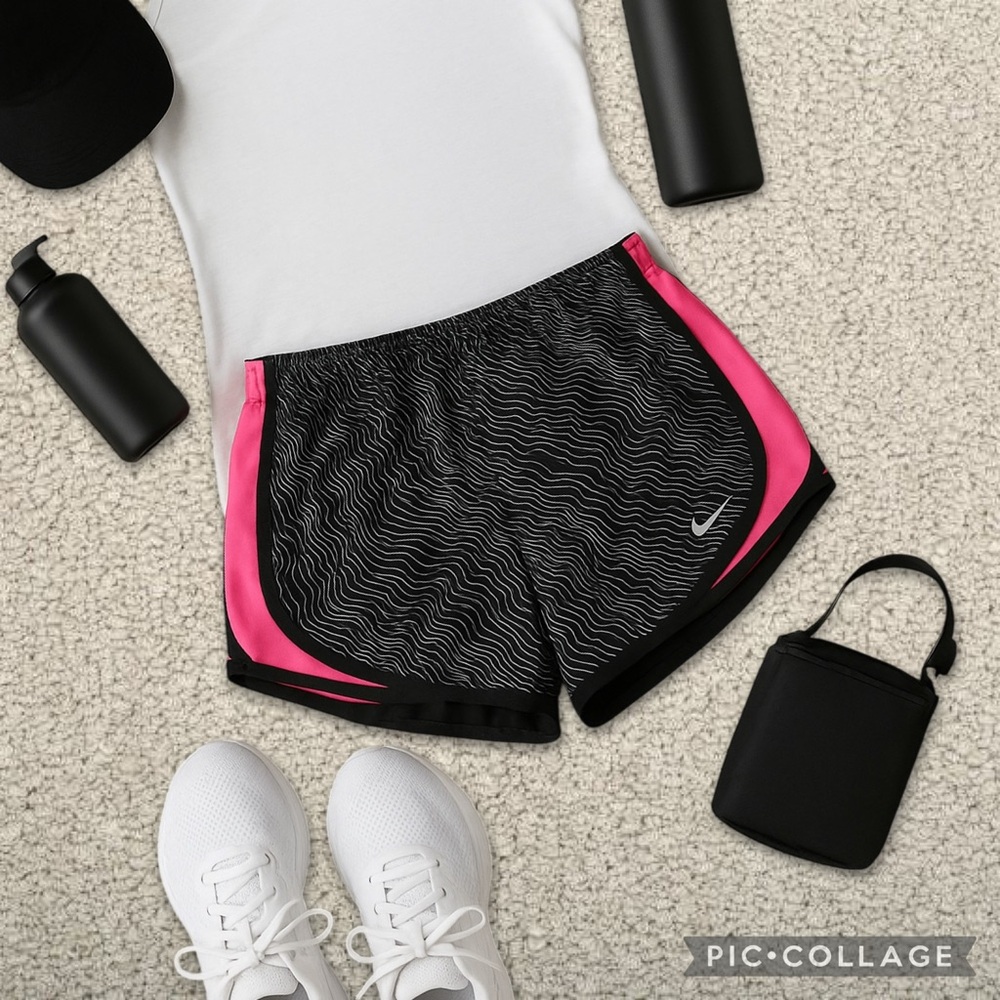 Nike Dri-FIT Tempo Running Shorts Medium | Black & White Wave Print Pink Trim